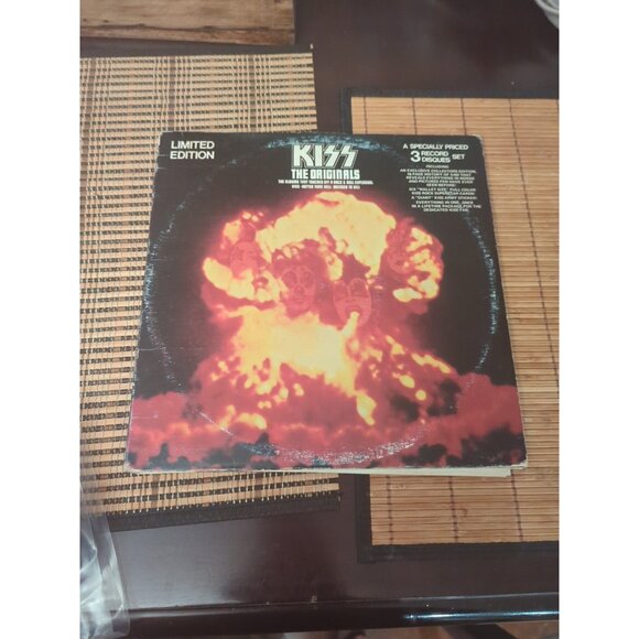 Kiss 3 -LP "The Originals" Casablanca NDLP 7032 - Vinyl - No booklet - VG+ - Picture 1 of 4